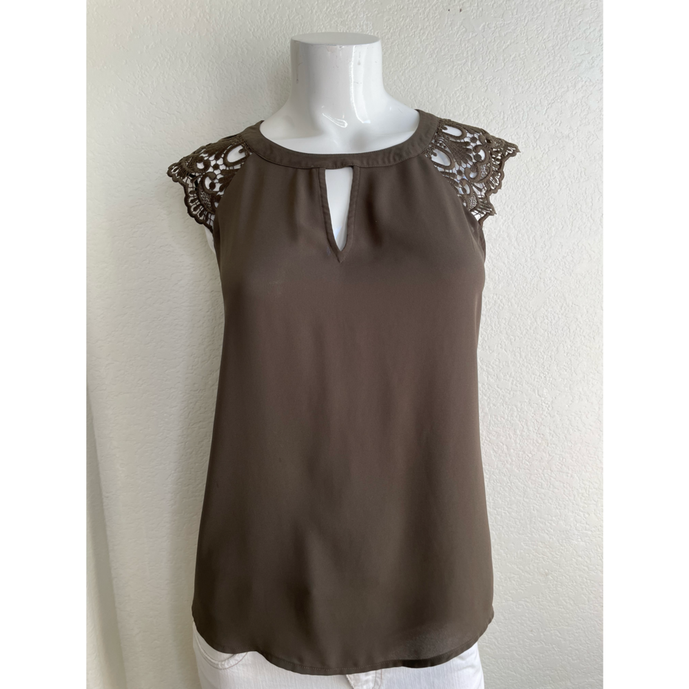 Sleeveless Crochet Cap-Sleeve Keyhole Top - Brown